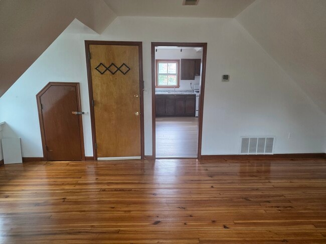 Photo - 163 King George St Unit 4