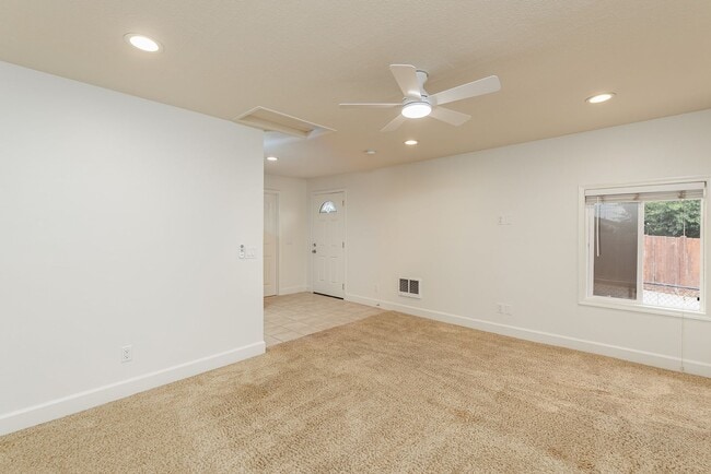 Photo - Studio in Oceanside!