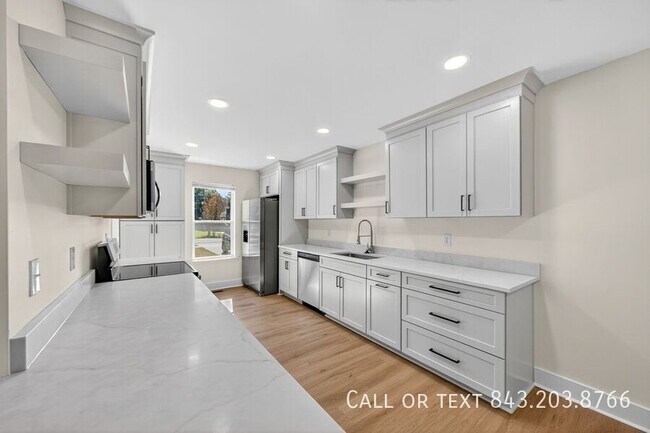 Photo - 955 Godber St