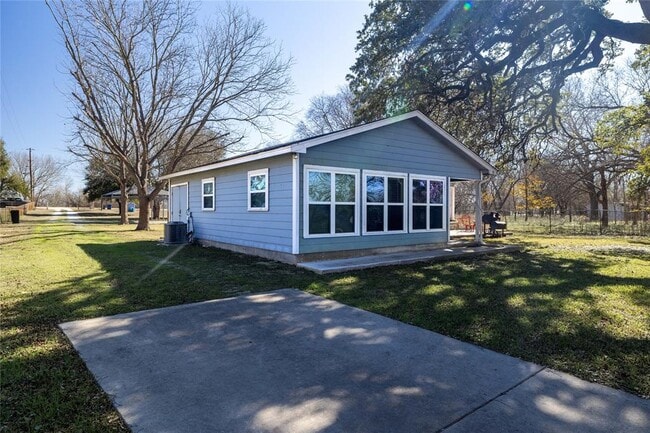 Photo - 1012 Buerger Ln