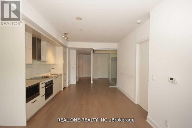 Photo - 3018 Yonge St Unit 305