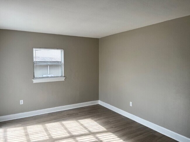 Photo - 1539 Hialeah St