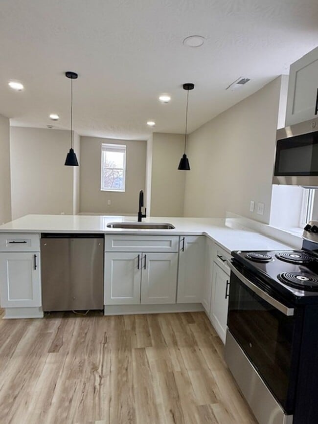 939 Chateau Ave Unit 3