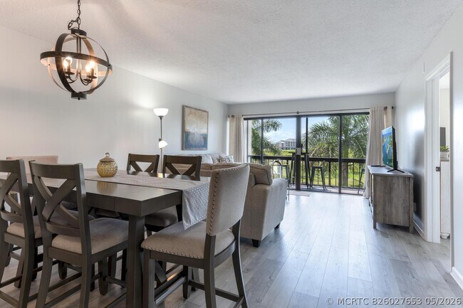 Building Photo - 3050 Presidential Way Unit 305