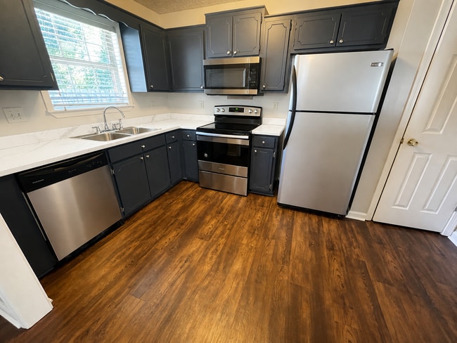 Photo - 1004 Creekside Pl