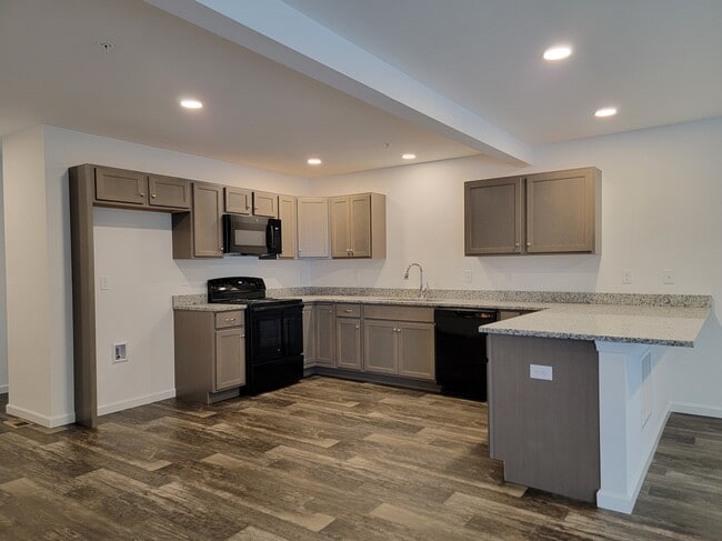 Photo - 140 Robert Cir