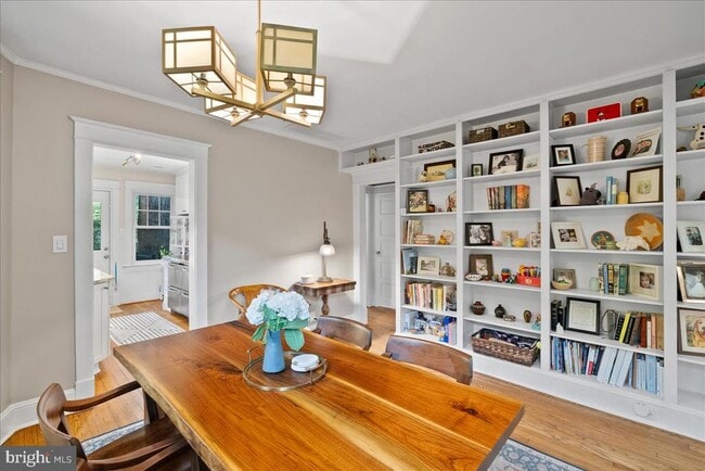 Photo - 23 E Walnut St