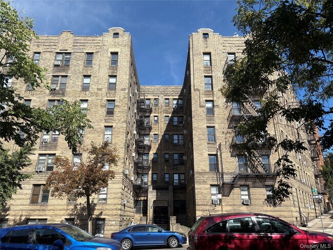 Building Photo - 50-05 43rd Ave Unit 5H