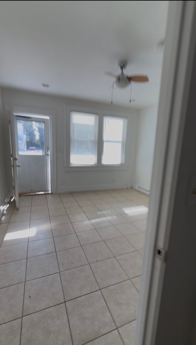 Photo - 838 W 41st St Unit 1