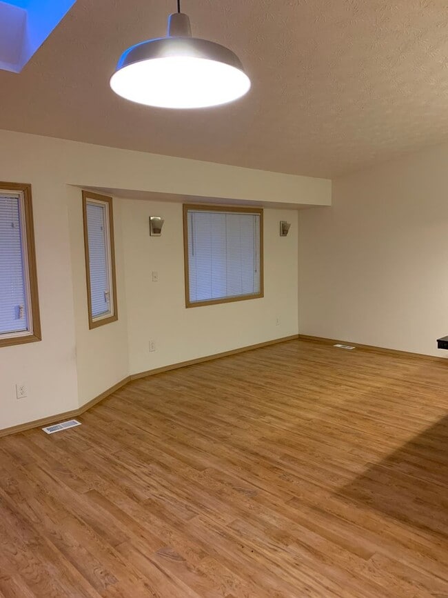 Photo - AVAILABLE NOW!! West side - 2 Bdrm, 1 Bath Unit ERTL - 7621 Snow View Drive