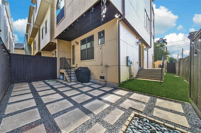Photo - 2301 Couch St