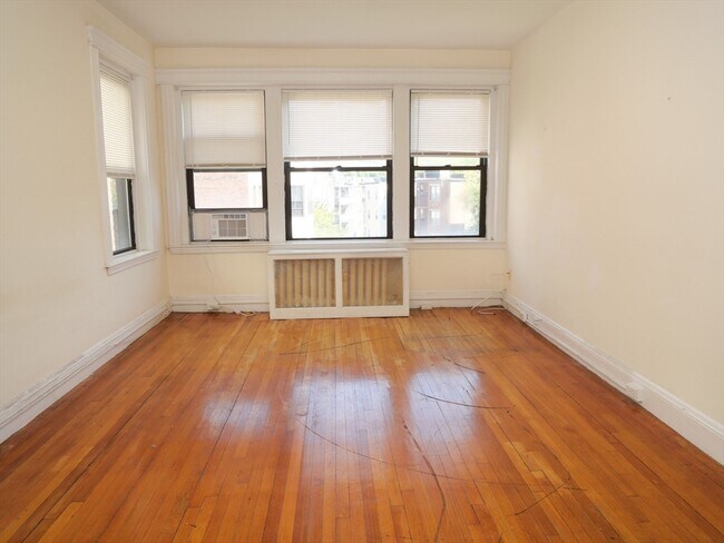 Building Photo - 217 Saint Paul St Unit 2