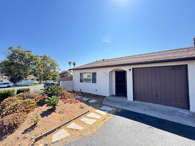 2 Bedroom 1 Bath on Santa Fe Dr in Encinitas - 2 Bedroom 1 Bath on Santa Fe Dr in Encinitas House