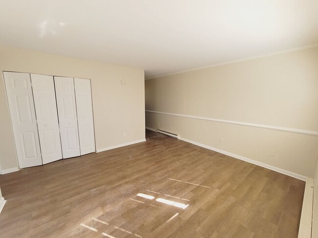 Photo - Lovely Two Bedroom - One Bathroom Brick Du...
