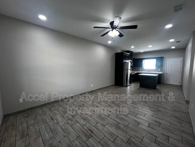 Photo - 1327 W Garfield Ave Unit 3