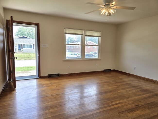 Photo - 52 Deger Dr