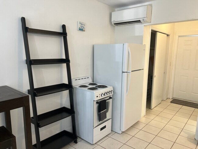 Kitchen 2 - 3204 SE 7th St Unidad 4