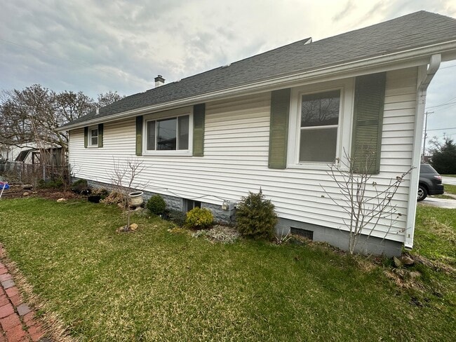 Photo - 404 E Bird-Charming single family home for rent in Vandercook Lake