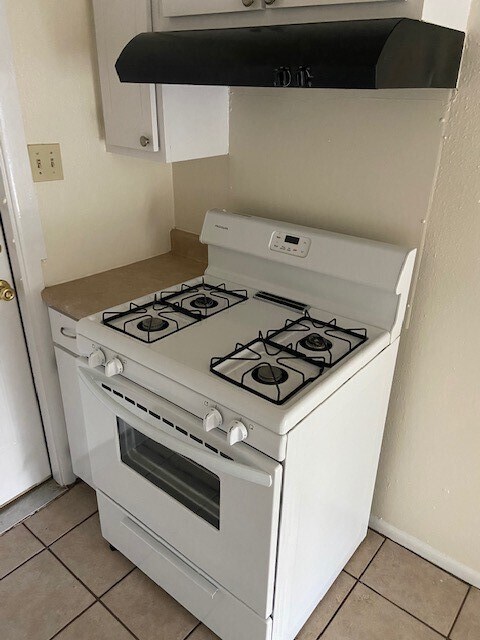 Photo - 818 Hazelton St