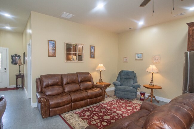 148 Westwood Acres Dr Unidad Lower Level