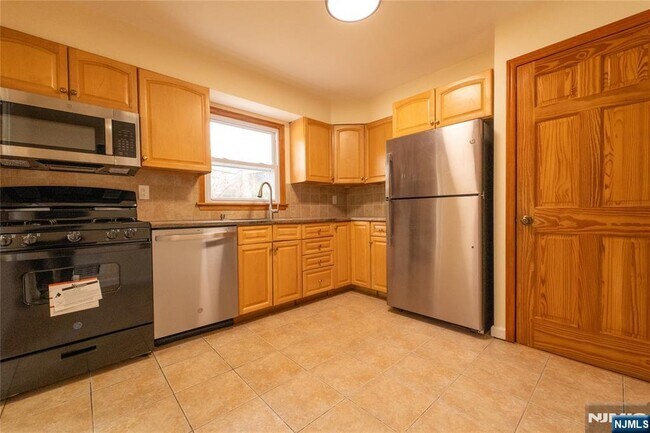 Photo - 10 Eastbrook Dr