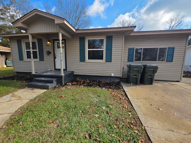 Building Photo - 1626 Davis St