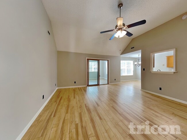 Photo - 661 Rebecca Jane Dr