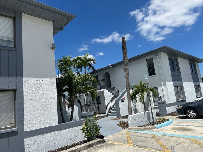 4712 SE 5th Pl Unit 4712 SE 5 Place #102