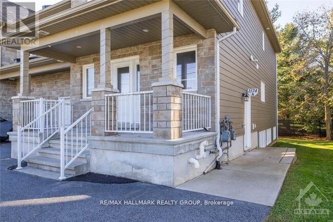 Photo - 1174 S Russell Rd