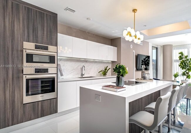 Building Photo - 851 NE 1st Ave Unit 1011