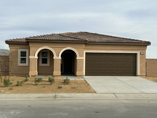 Building Photo - Newer Beautiful 4 Bedroom, 3 bath Home