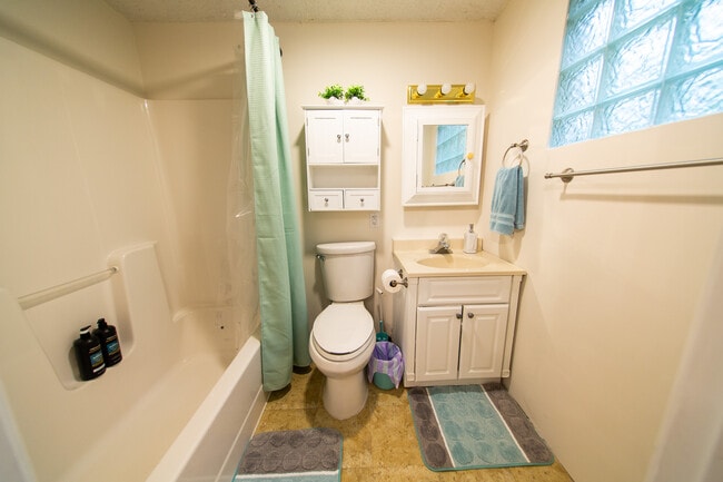 Photo - 2405 45th St Unit Apartment B