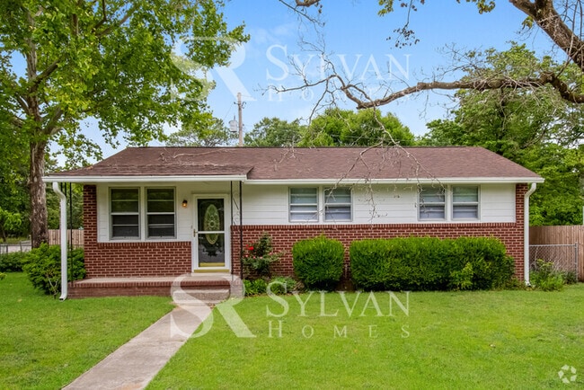 Building Photo - Welcome to this charming abode. Rental