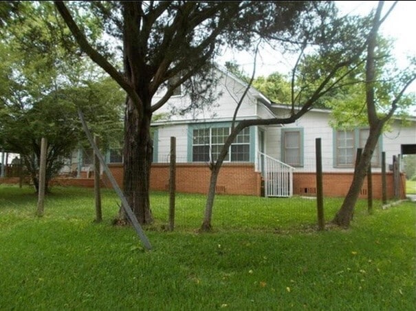 Building Photo - 435 E Ave J Rental
