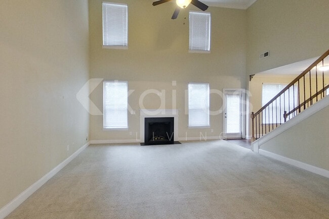 Photo - 912 Golden Bell Ln