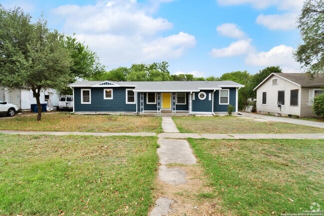 Building Photo - 2446 Cincinnati Ave Rental