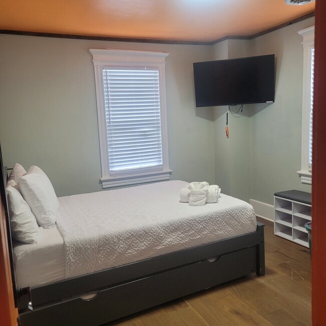 Photo - 105 N Windsor Ave