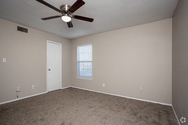 1BR, 1BA - 700SF