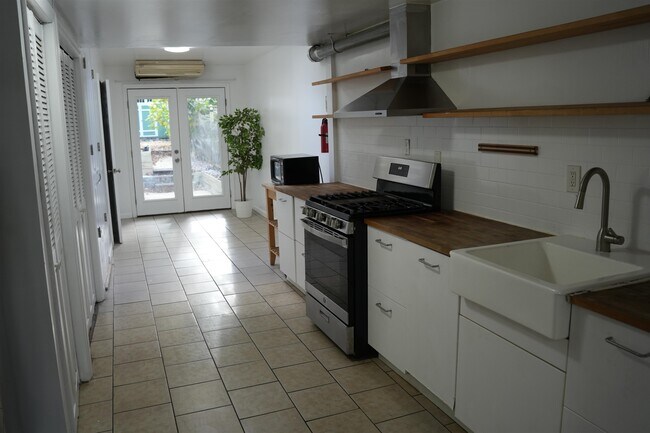 Photo - 40 Van Reypen St