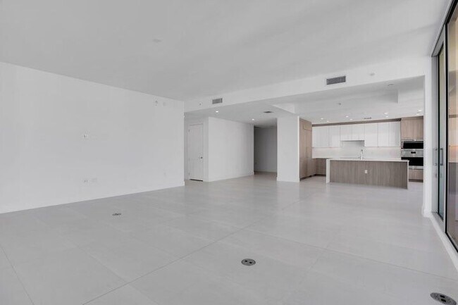 Photo - 151 N Seabreeze Blvd