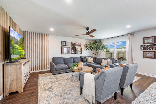 Photo - 22607 Green Jacket