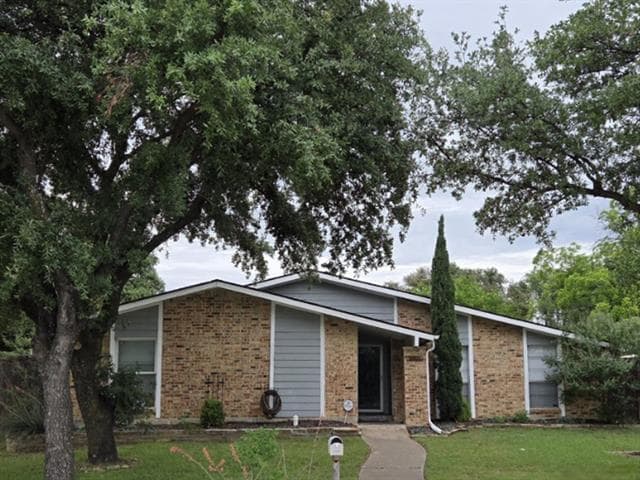 Building Photo - 1901 Paxton Dr