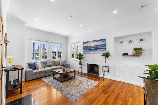 Building Photo - Charming 2 Bed 1 bath "fully furnished mon... Rental