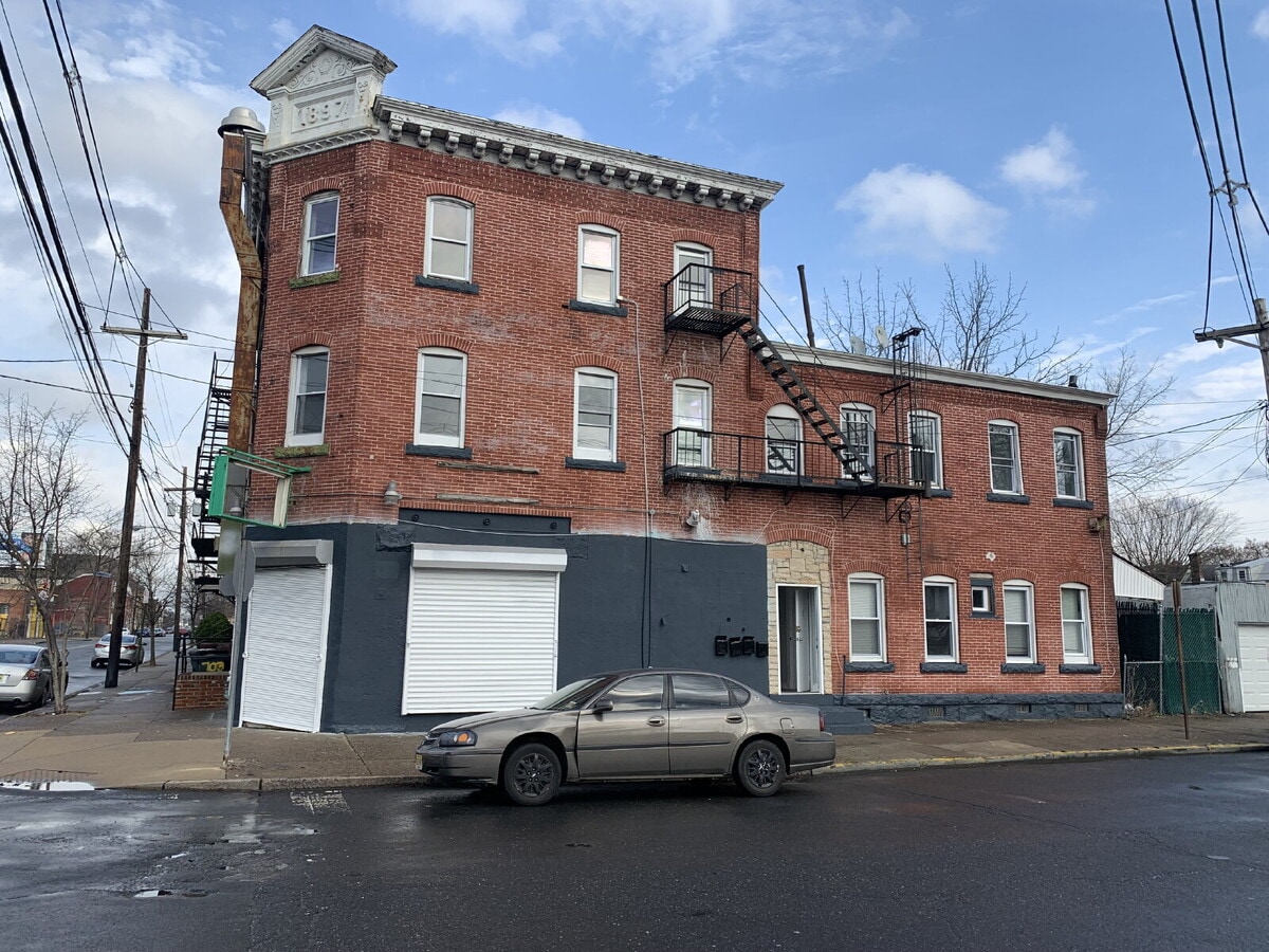 "Charming 2-Bedroom Gem in Trenton's Heart... - "Charming 2-Bedroom Gem in Trenton's Heart... Apartment Unit 3
