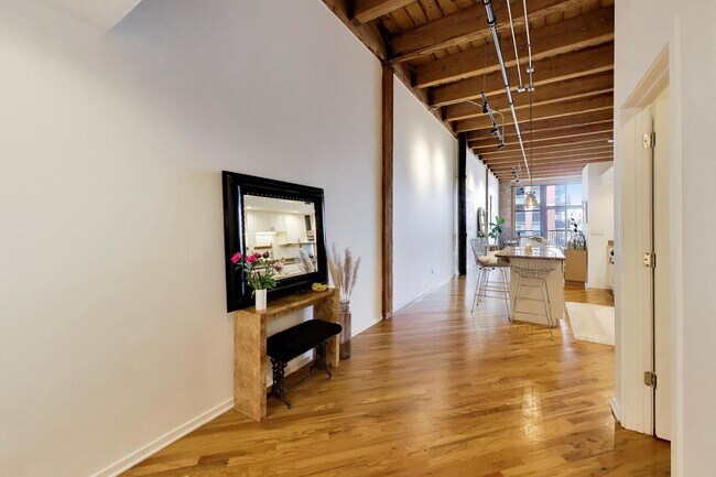 Photo - 616 W Fulton St