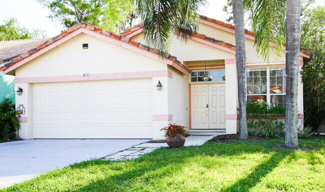 Photo - 661 Lake Wellington Dr