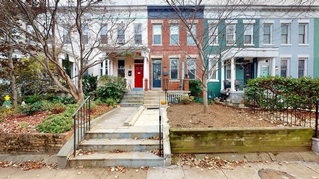 Building Photo - 1517 D St SE Rental