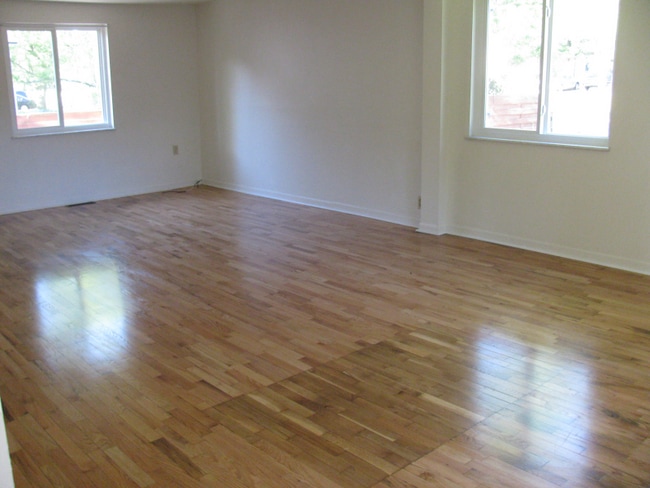 Photo - 715 Barlow St