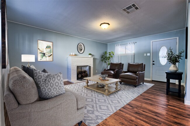 Photo - 5907 Nancy Ann St