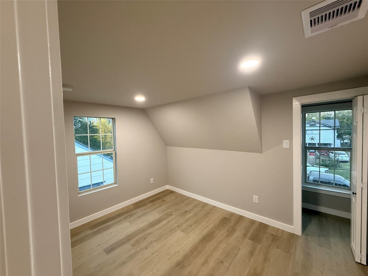 Photo - 5238 Pease St Unit 3